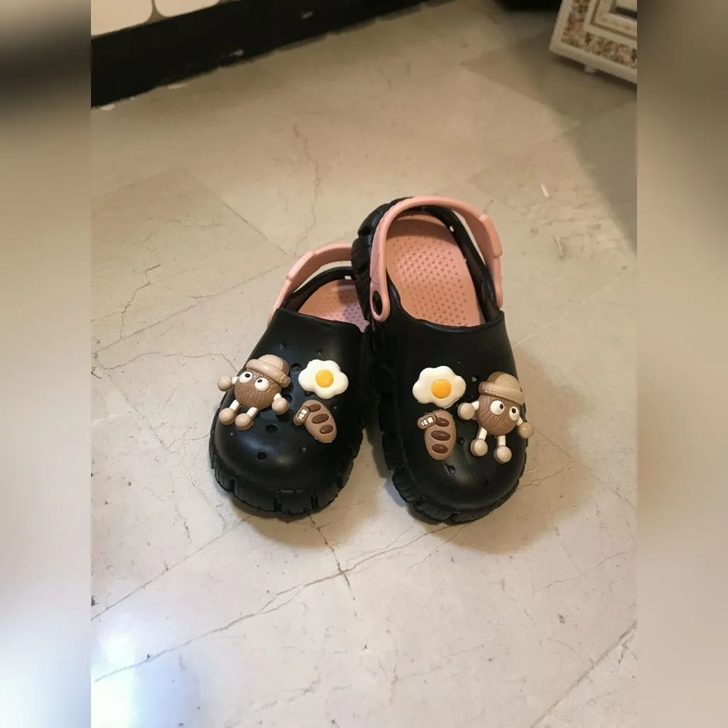 پاپوش کراکس بچه گانه نیمرو مشکی صورتی فروشگاه آنلاین کفش و کتونی و صندل وبوت زنانه قدمک کتونی ارزان